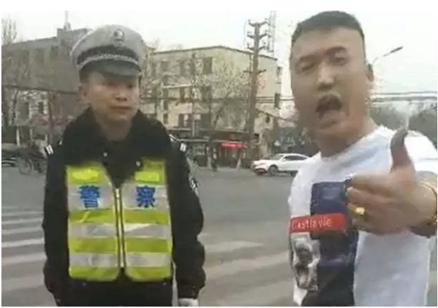 中国的傻子,一半在抖音,一半在快手_精选文章